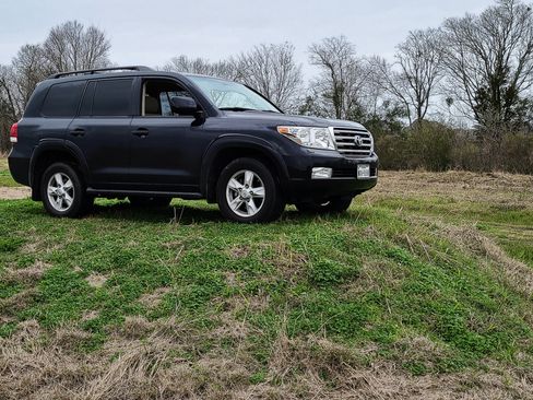 Used 2011 Toyota Land Cruiser w/ Upgrade Pkg image 25
