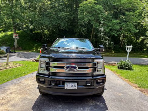Used 2019 Ford F250 Limited AWD/4WD image 2