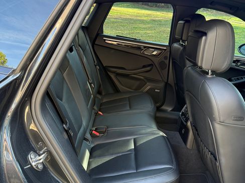 Used 2022 Porsche Macan S image 8