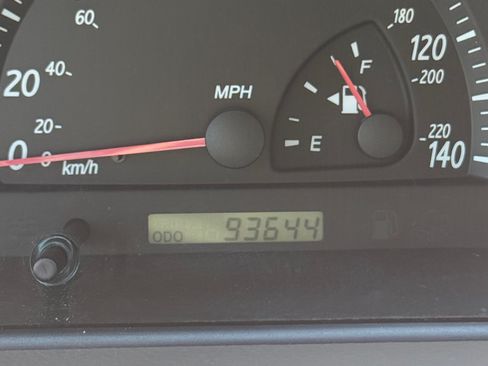 Used 2004 Toyota Camry XLE FWD image 1