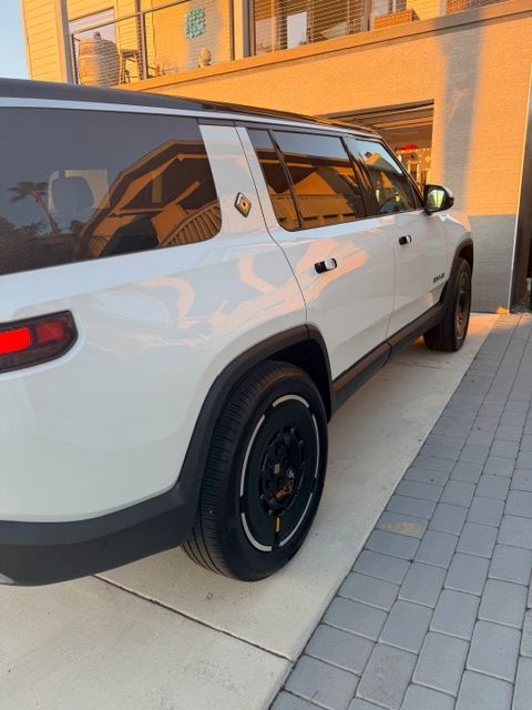 Used 2025 Rivian R1S Adventure Dual AWD/4WD image 2