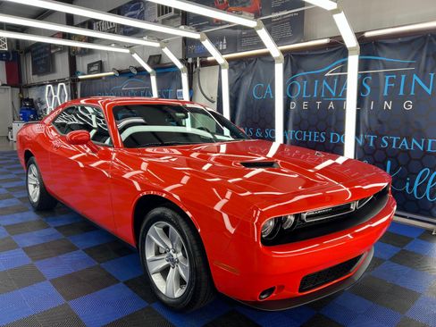 Used 2023 Dodge Challenger SXT image 1