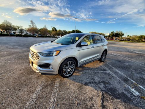 Used 2019 Ford Edge Titanium w/ Equipment Group 301A image 4