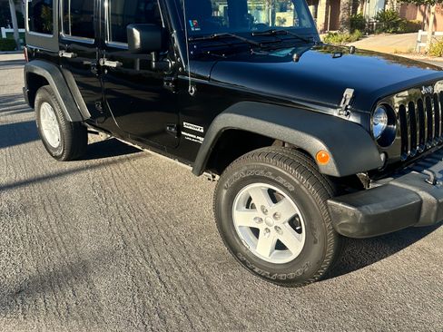 Used 2018 Jeep Wrangler Unlimited Sport S image 9