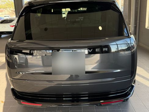 Used 2025 Land Rover Range Rover Long Wheelbase SE image 12
