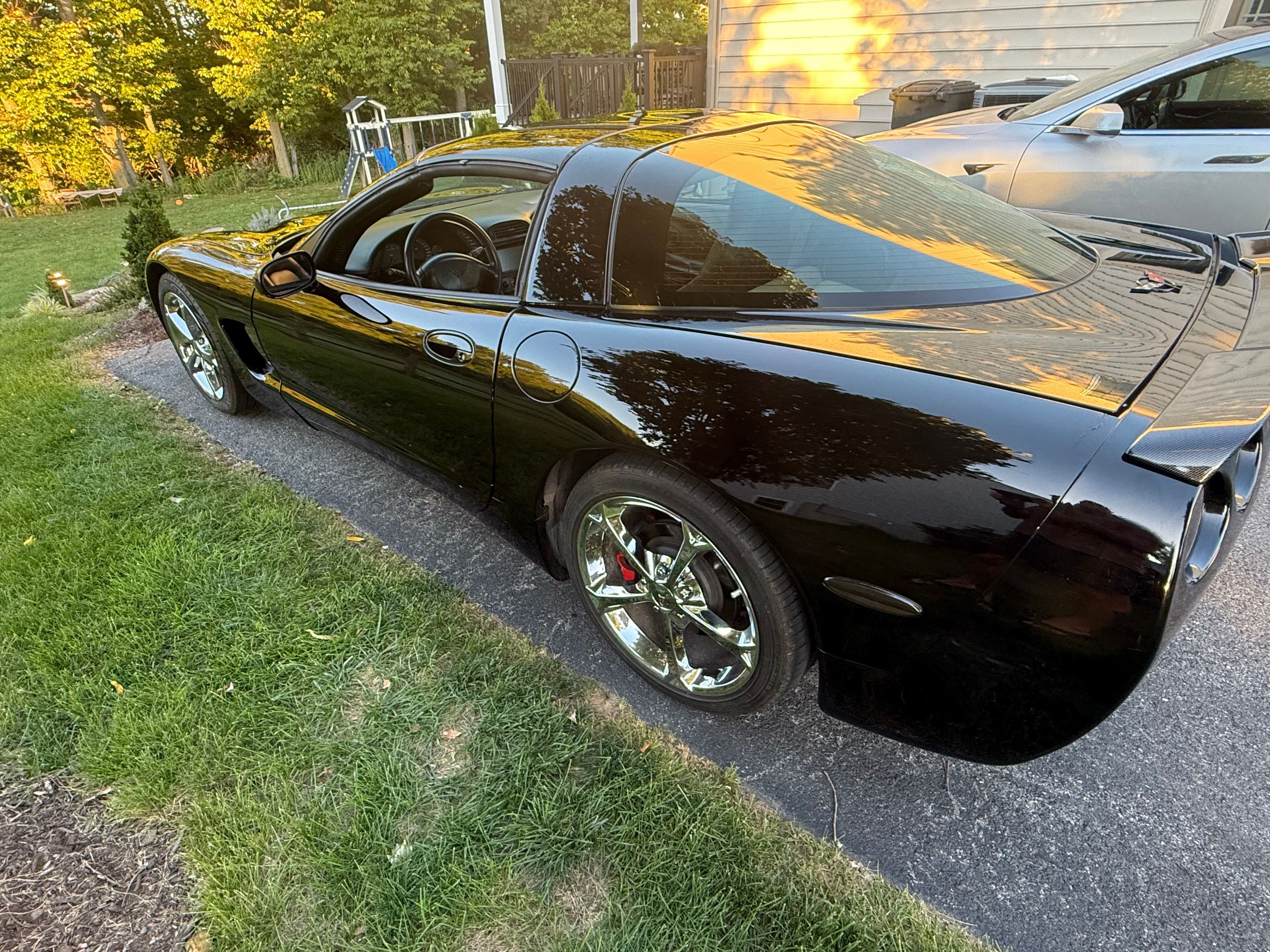 Used 1998 Chevrolet Corvette Coupe w/ Roof Pkg RWD image 5