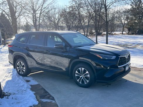 Used 2022 Toyota Highlander XLE image 17