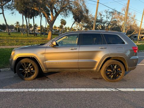 Used 2012 Jeep Grand Cherokee Altitude image 6