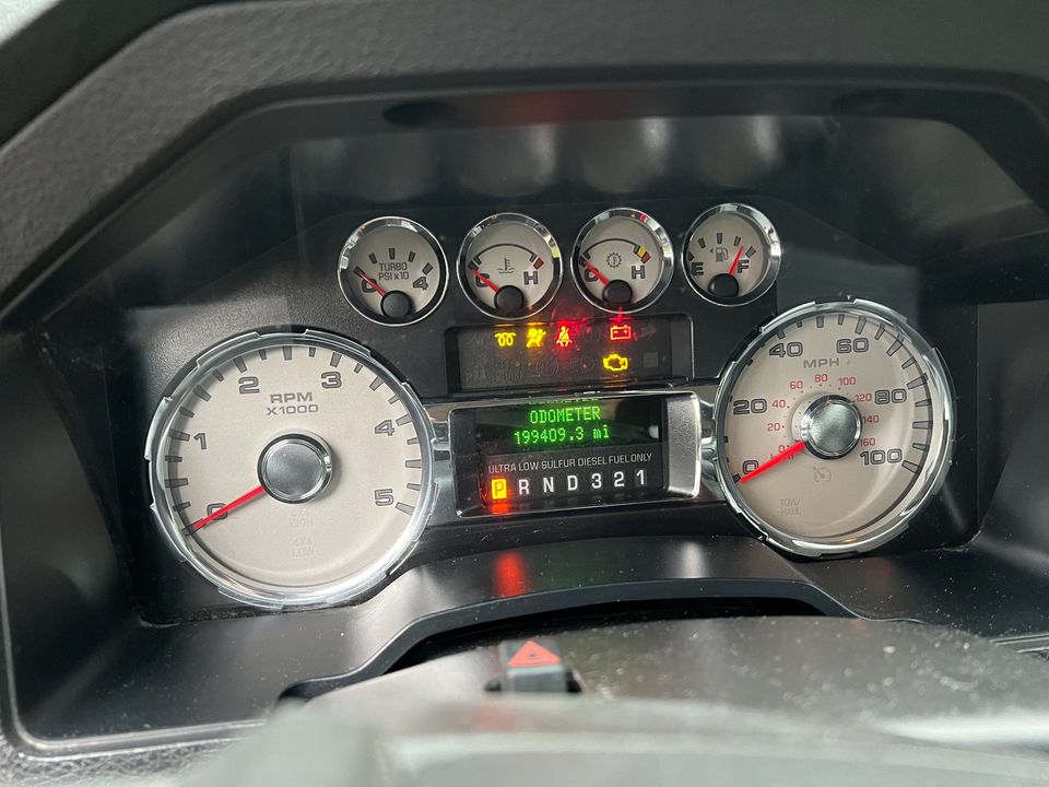 Used 2010 Ford F250 Lariat RWD image 2