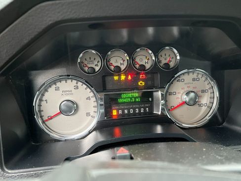 Used 2010 Ford F250 Lariat image 2