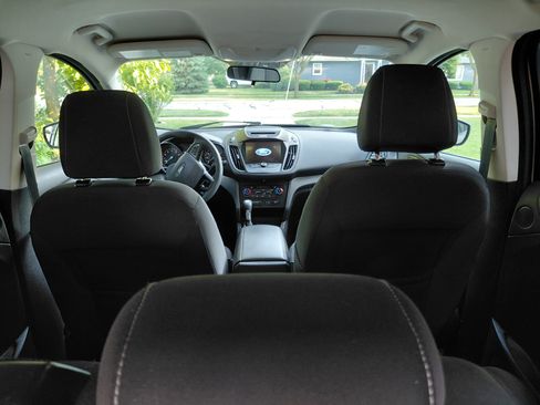 Used 2017 Ford Escape SE w/ Equipment Group 201A image 8