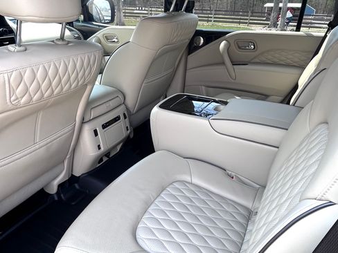Used 2024 INFINITI QX80 Sensory image 16