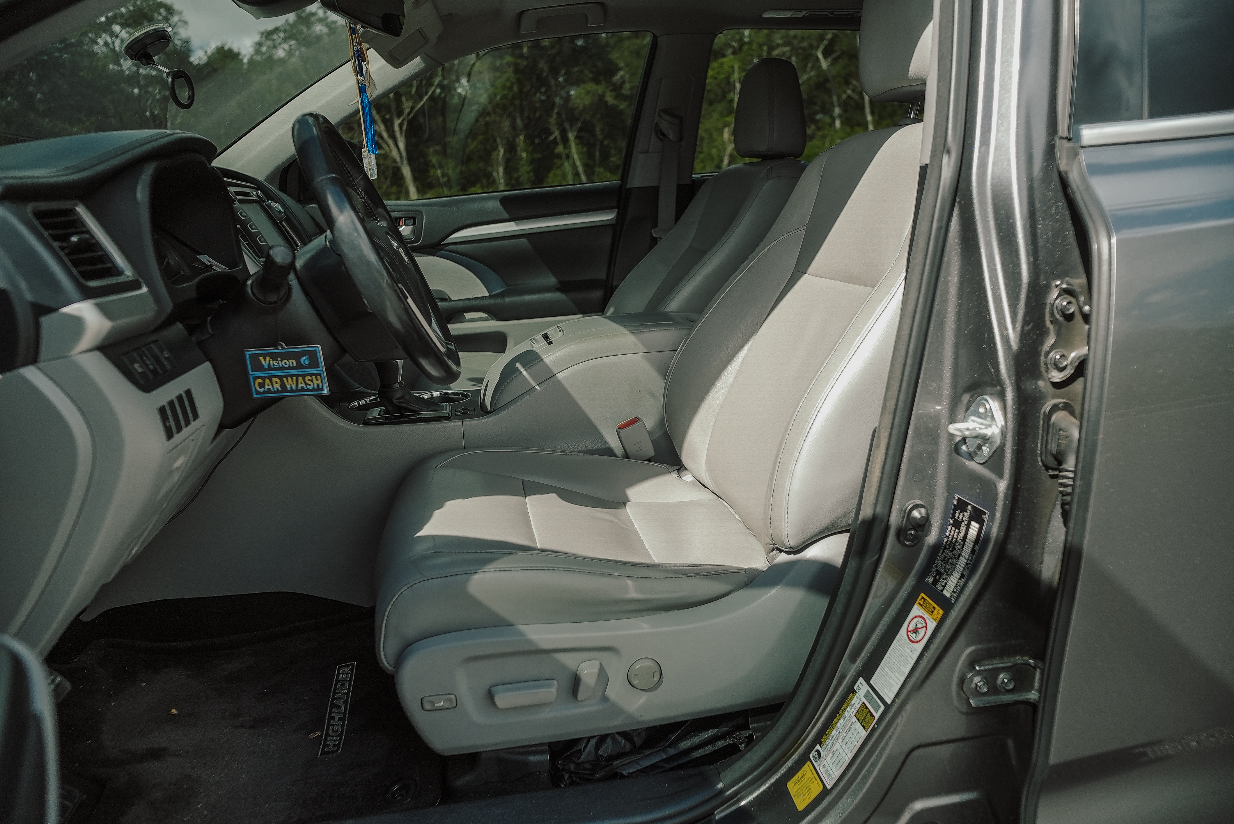 Used 2017 Toyota Highlander XLE FWD image 18