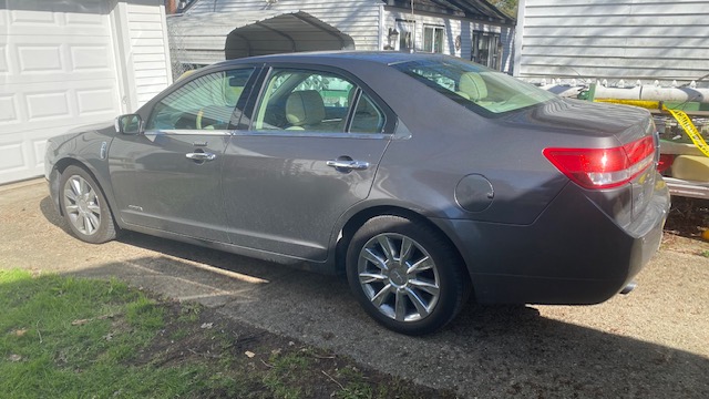 Used 2012 Lincoln MKZ Hybrid FWD image 2
