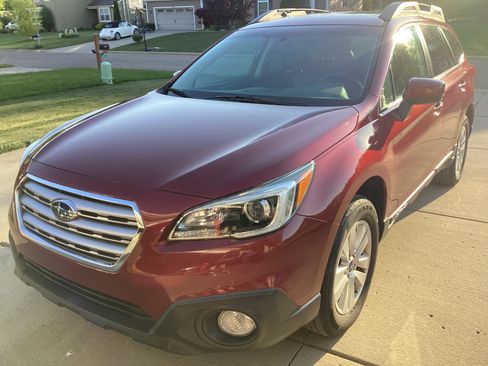 Used 2015 Subaru Outback 2.5i Premium AWD/4WD image 2
