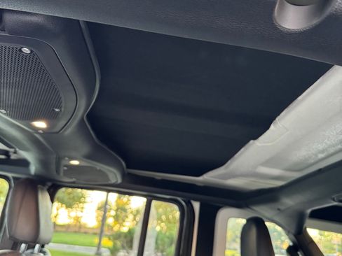 Used 2024 Jeep Wrangler Unlimited Sahara image 9