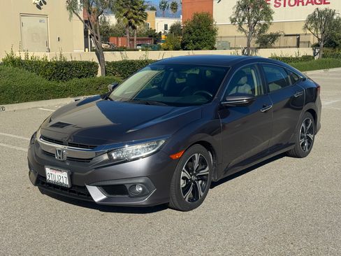 Used 2017 Honda Civic Touring image 1