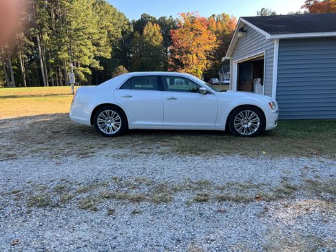 Used 2012 Chrysler 300 C Luxury Series image 6