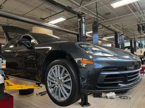 Used 2018 Porsche Panamera image 9