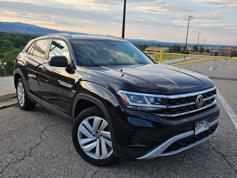 Used 2021 Volkswagen Atlas Cross Sport SE w/ Panoramic Sunroof Package image 2