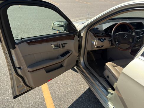 Used 2012 Mercedes-Benz E 350 4MATIC Sedan image 17