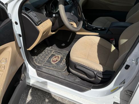 Used 2013 Hyundai Sonata GLS image 2