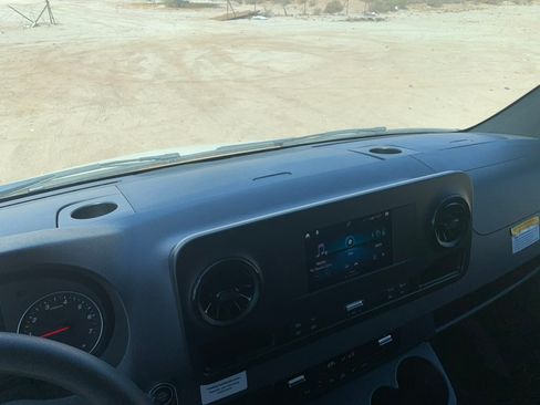 Used 2023 Mercedes-Benz Sprinter 2500 image 23