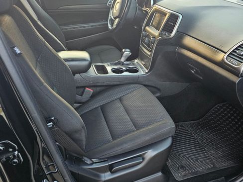 Used 2020 Jeep Grand Cherokee Laredo image 11