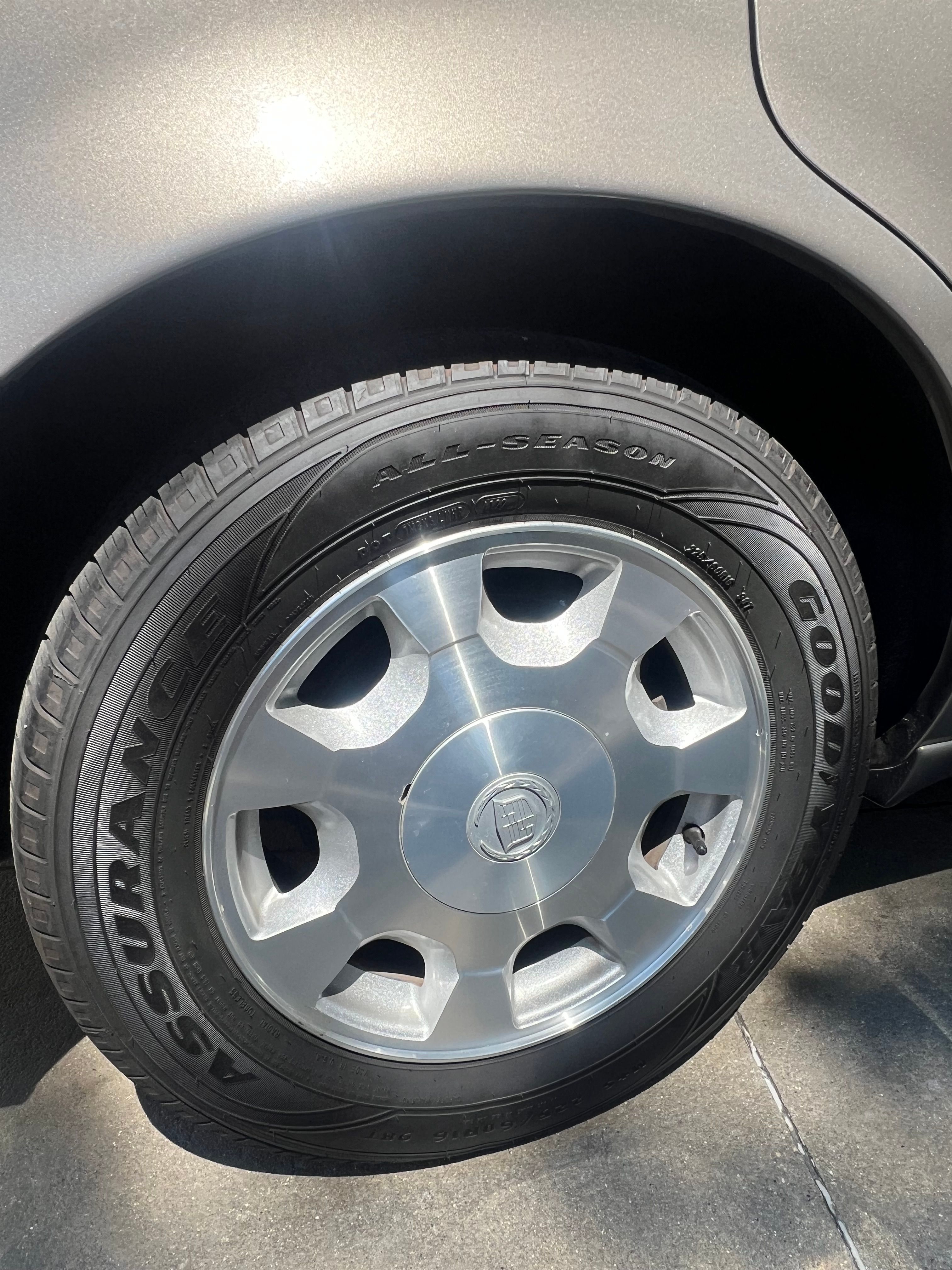 Used 2002 Cadillac De Ville FWD image 9