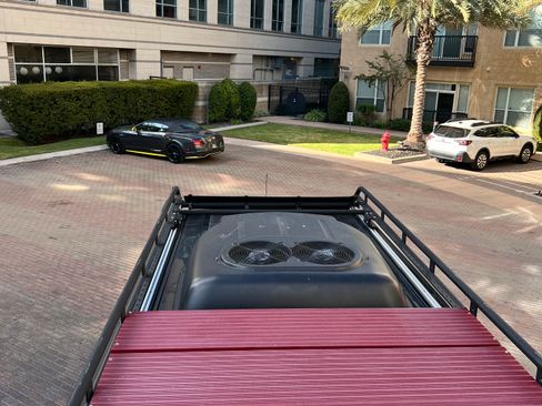 Used 2018 Mercedes-Benz Sprinter 2500 image 28