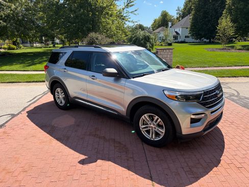 Used 2021 Ford Explorer XLT w/ Equipment Group 202A AWD/4WD image 1