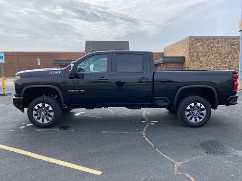 Used 2024 Chevrolet Silverado 2500 Custom w/ Custom Value Package image 6