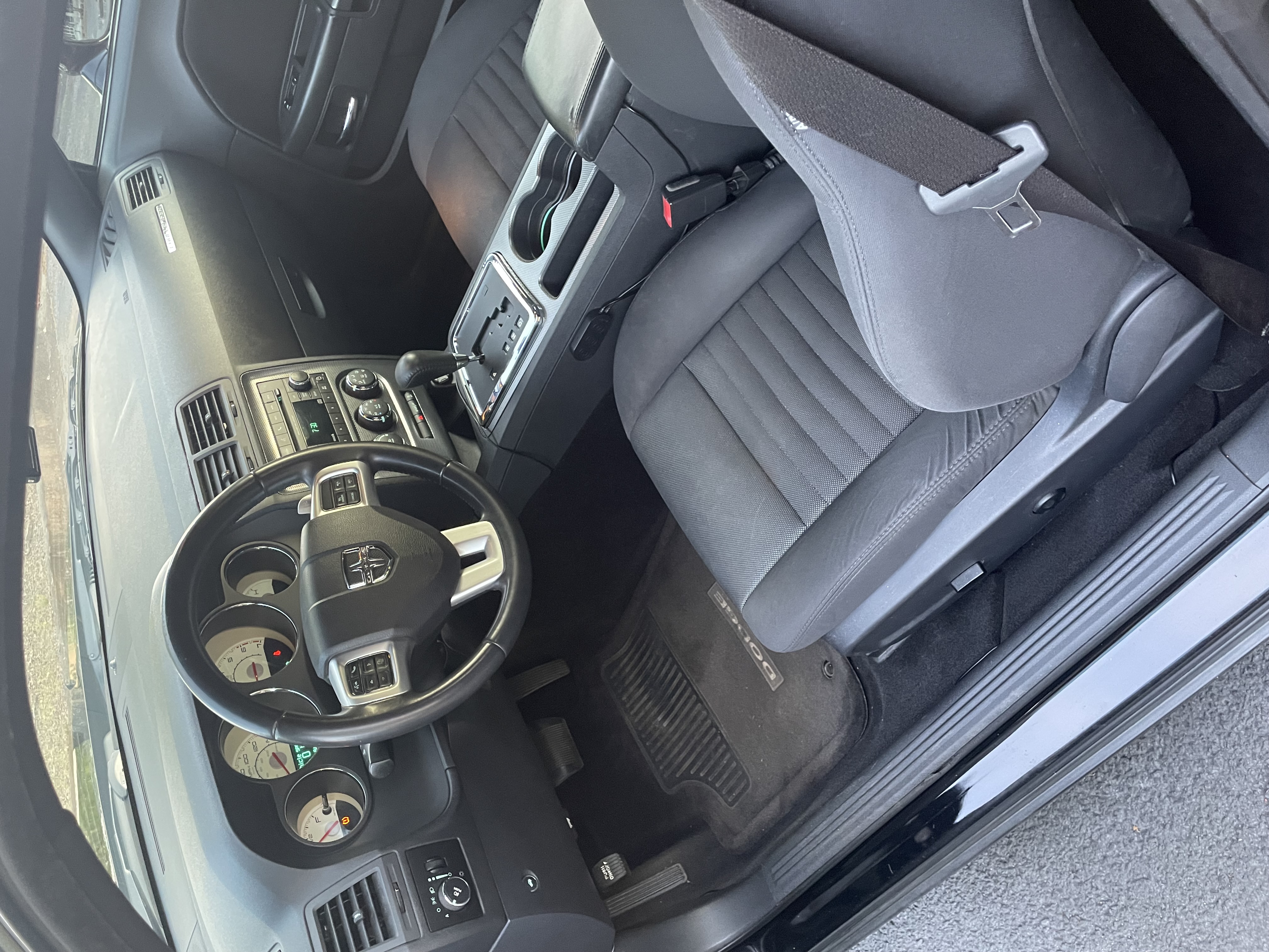 Used 2013 Dodge Challenger R/T RWD image 9