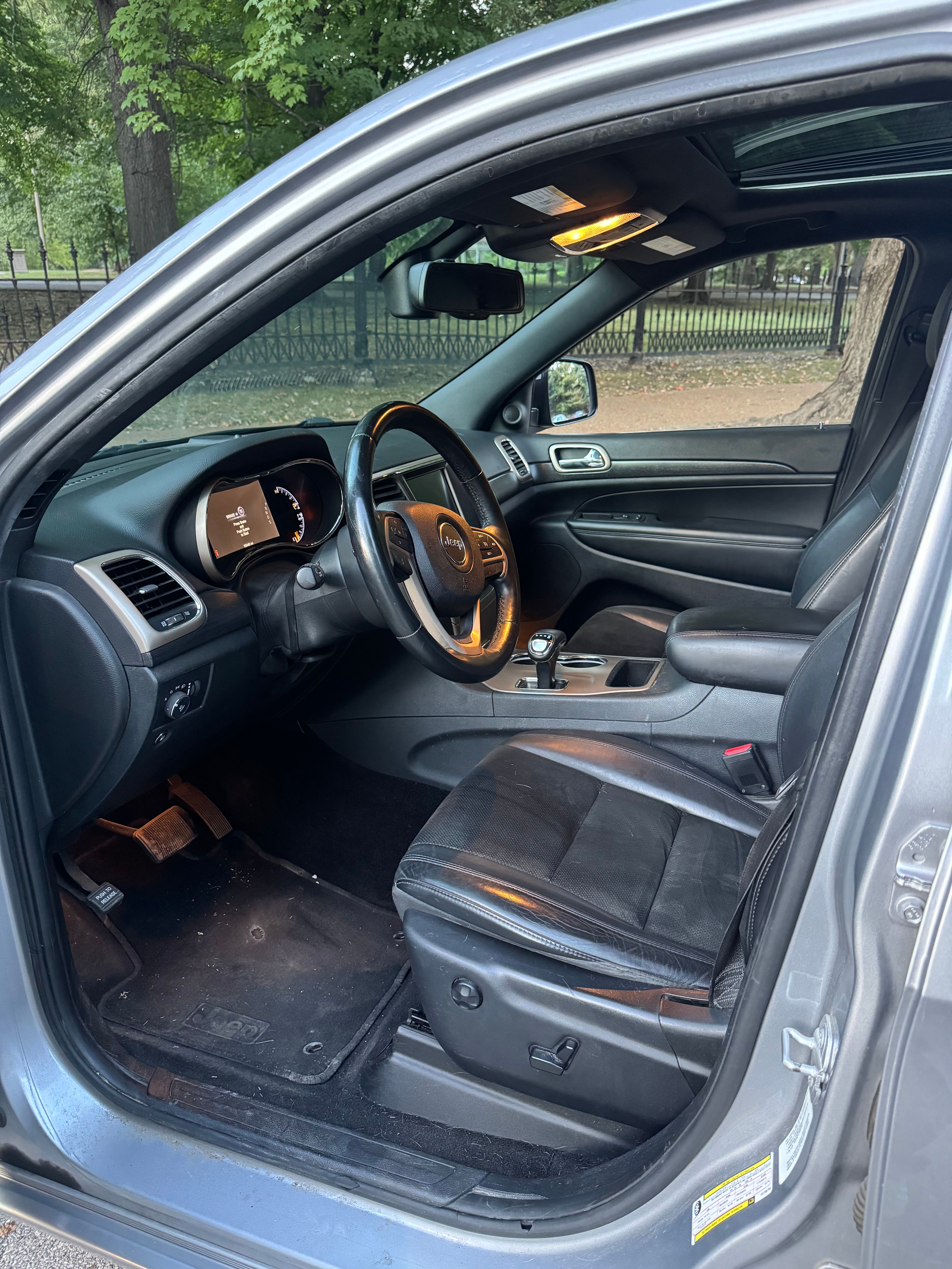 Used 2015 Jeep Grand Cherokee Altitude AWD/4WD image 14