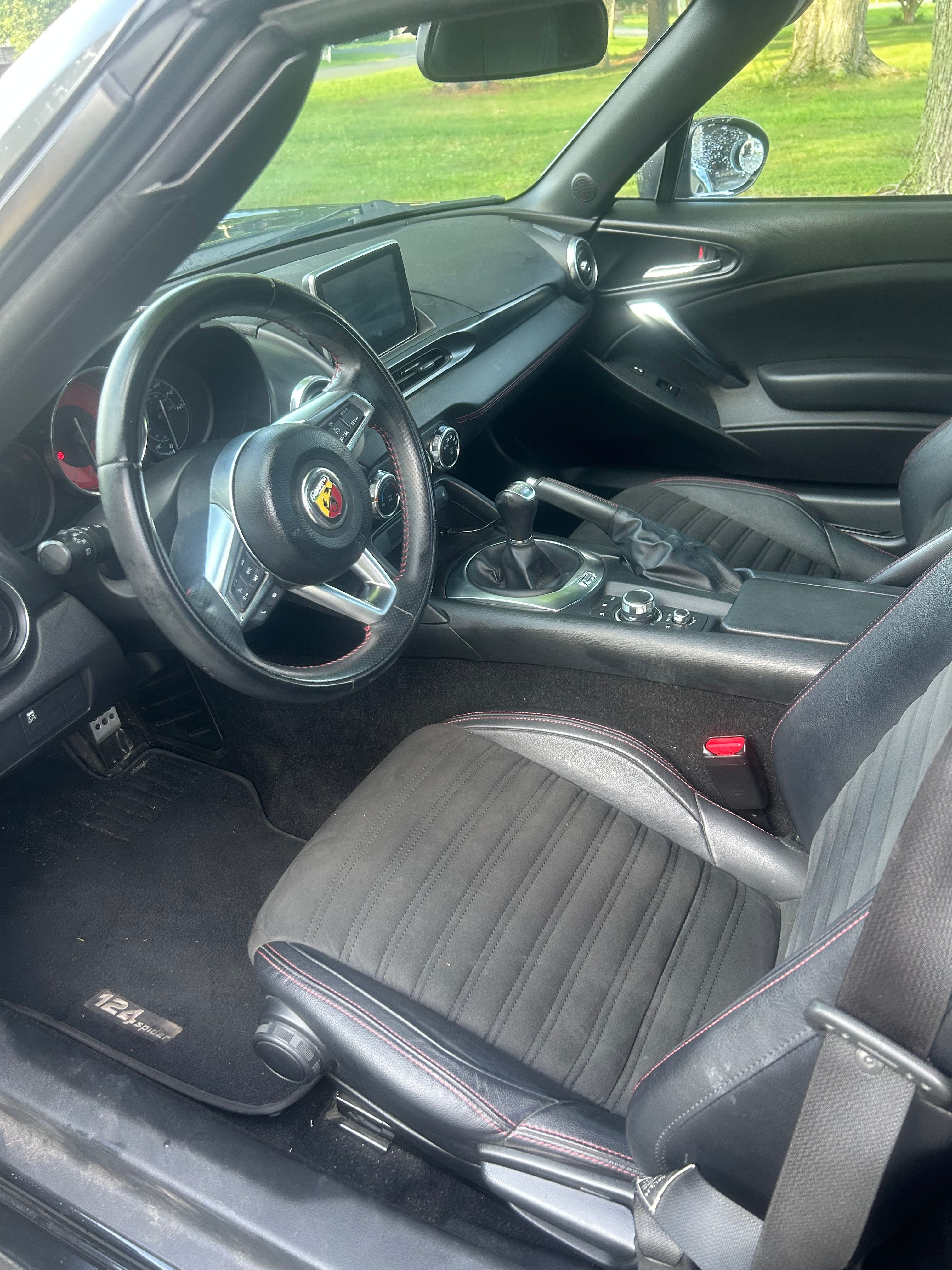 Used 2018 FIAT 124 Spider Abarth w/ Navigation & Sound Group RWD image 5