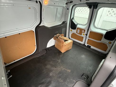 Used 2020 Ford Transit Connect XL image 9