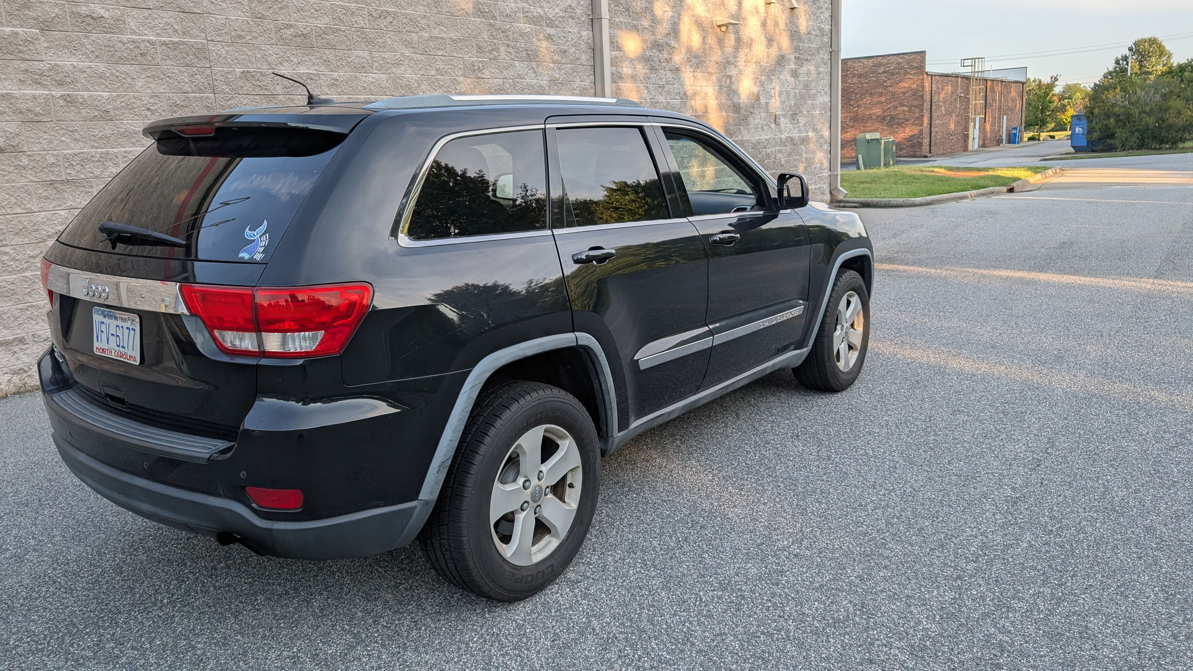 Used 2012 Jeep Grand Cherokee Laredo AWD/4WD image 11