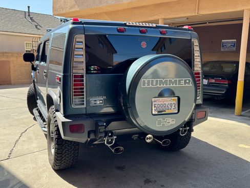 Used 2005 HUMMER H2 Luxury w/ Preferred Equipment Group image 2