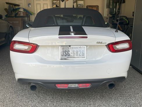 Used 2017 FIAT 124 Spider Classica image 2