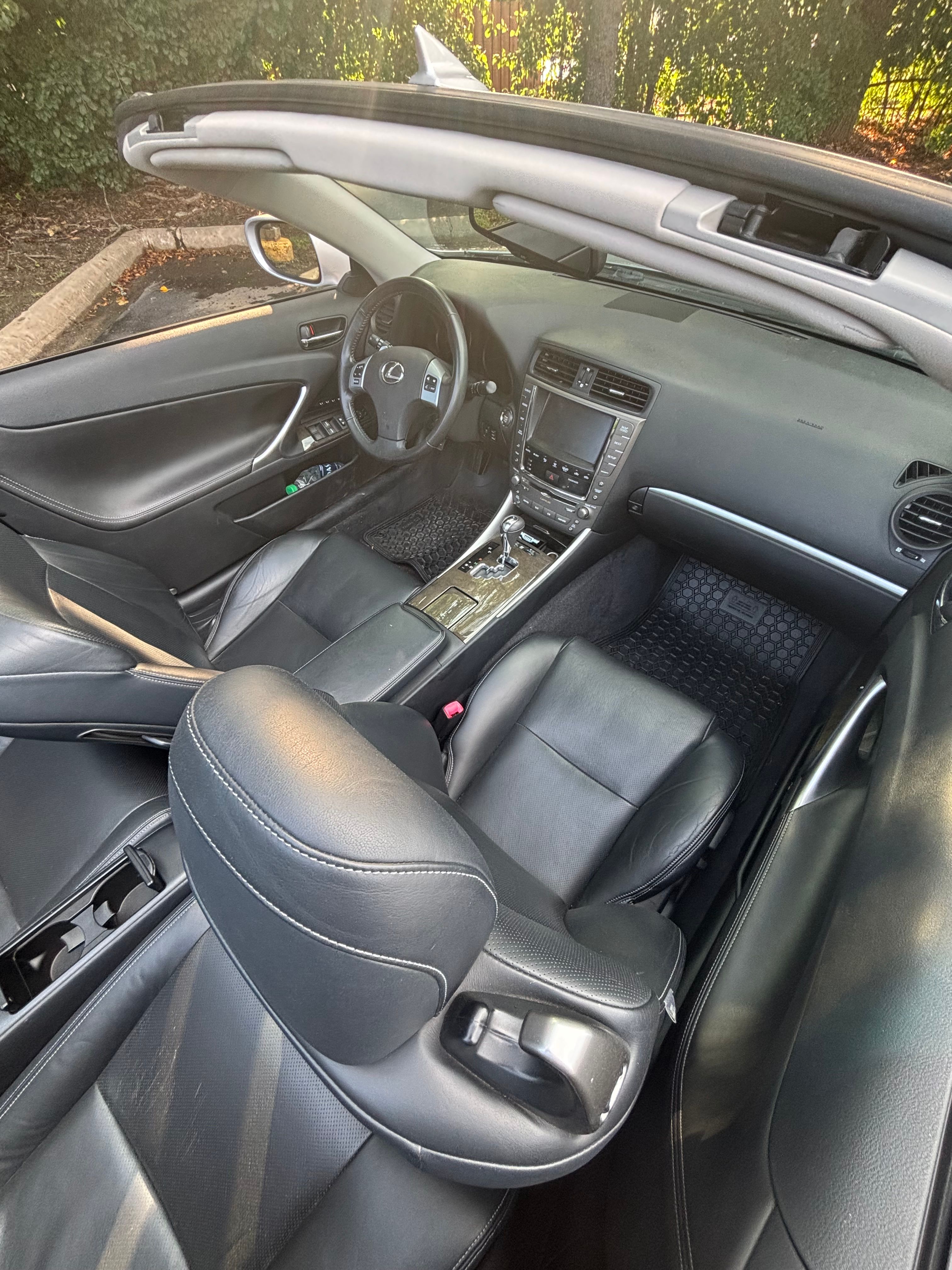 Used 2011 Lexus IS 250C w/ Luxury Pkg RWD image 23