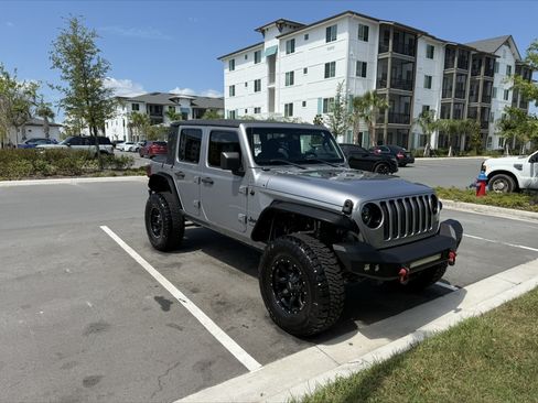 Used 2020 Jeep Wrangler Unlimited Sport image 2