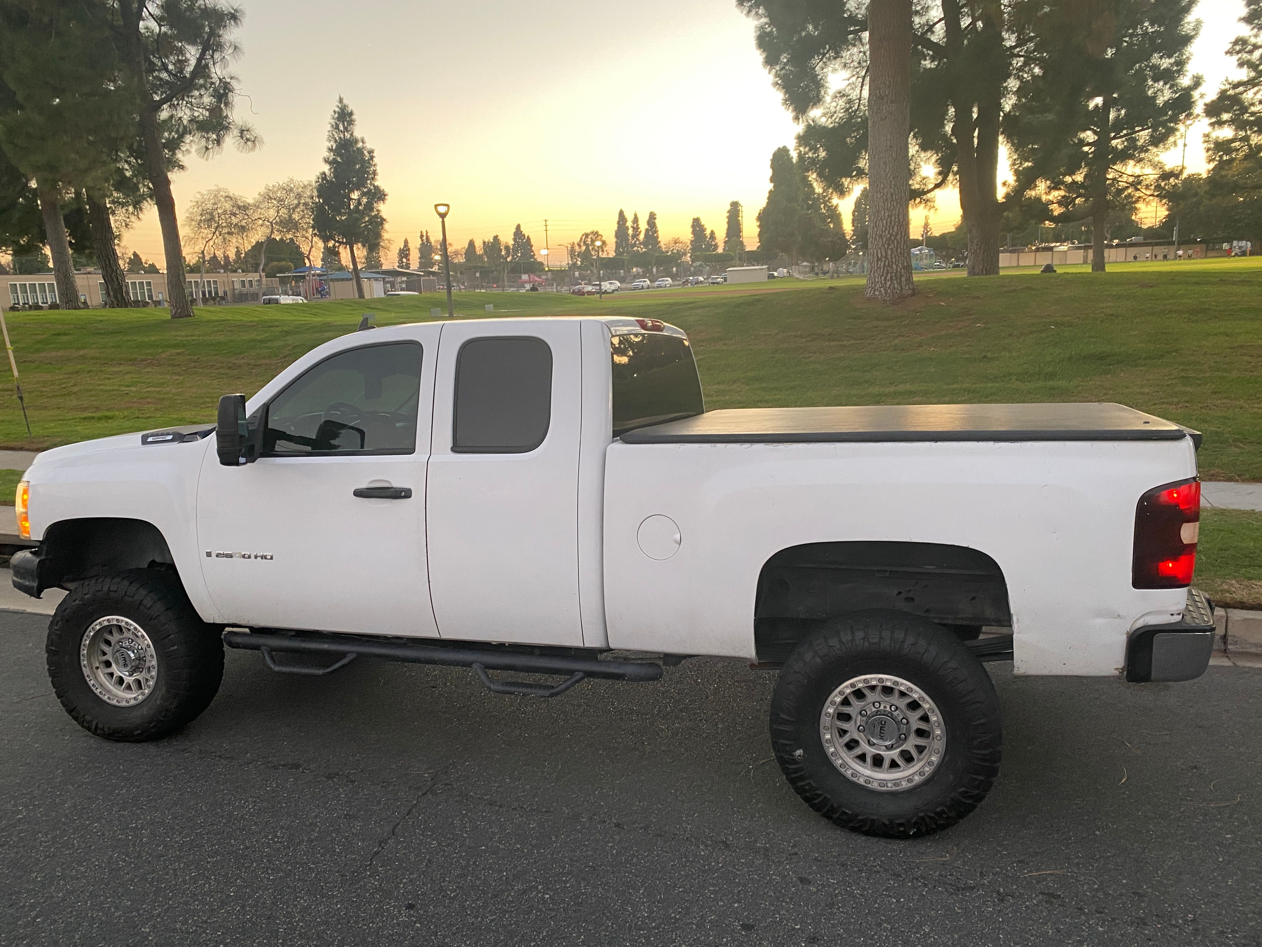 Used 2008 Chevrolet Silverado 2500 W/T RWD image 2