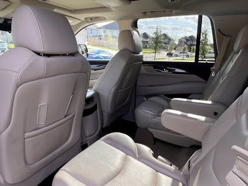 Used 2018 Cadillac Escalade Premium Luxury image 13
