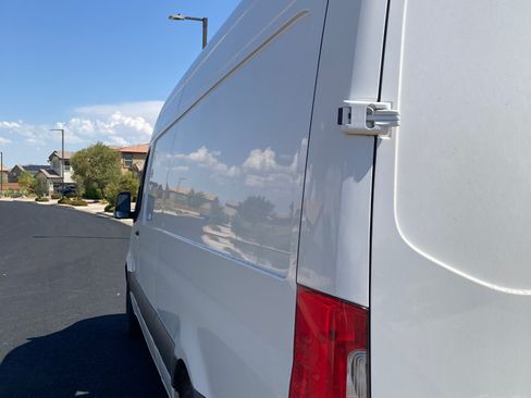Used 2023 Mercedes-Benz Sprinter 2500 w/ Dashboard Charging Package image 5