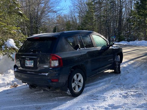 Used 2014 Jeep Compass Latitude image 2