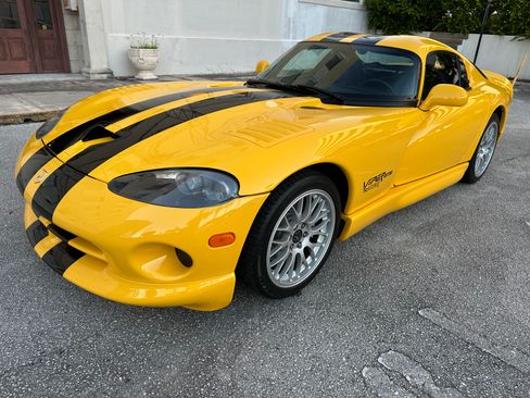 Used 2002 Dodge Viper GTS image 1