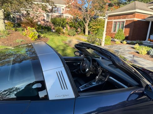 Used 2015 Porsche 911 Targa 4S image 6