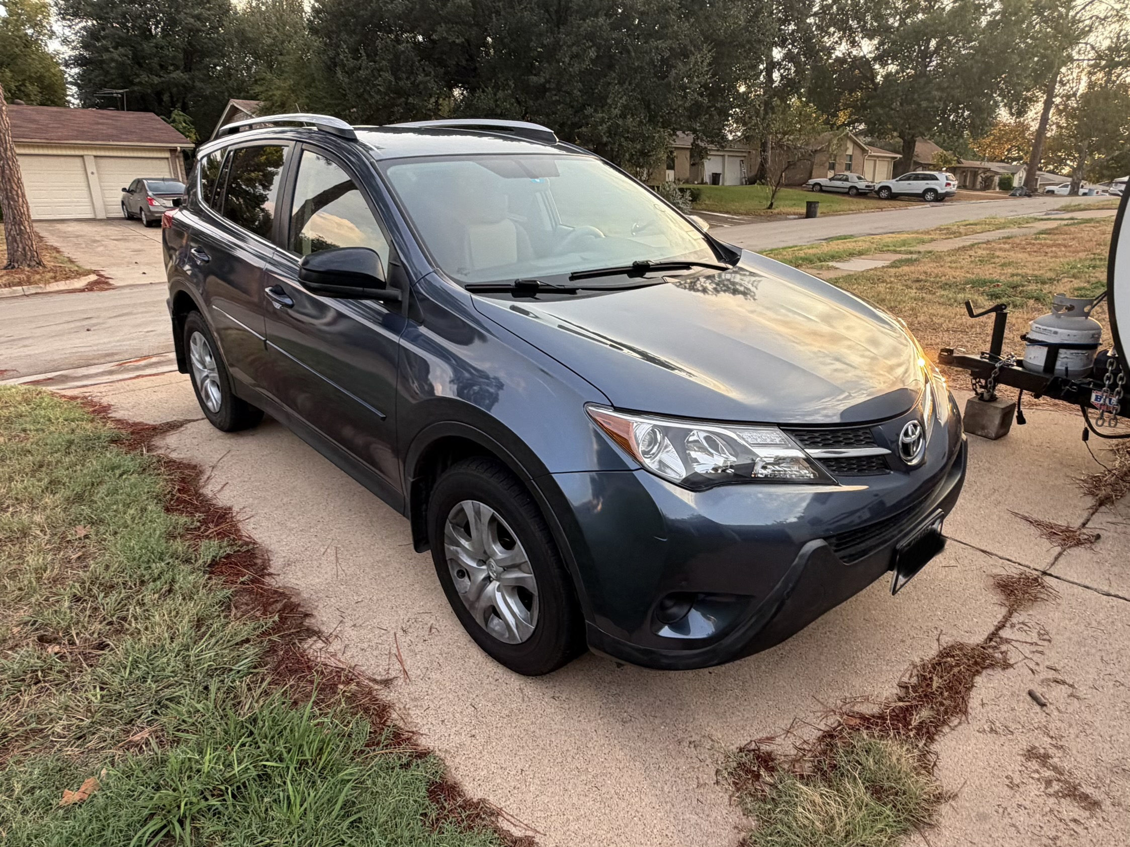 Used 2013 Toyota RAV4 LE AWD/4WD image 1