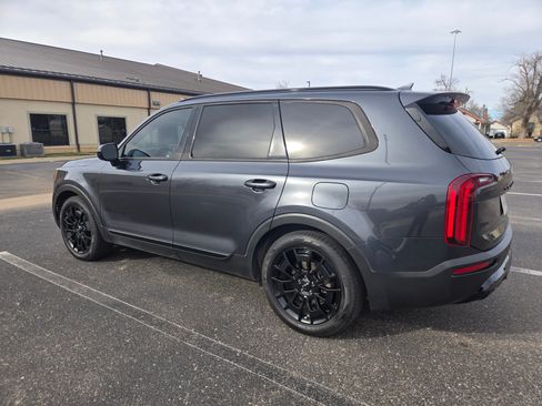 Used 2022 Kia Telluride SX w/ SX Prestige Package image 2