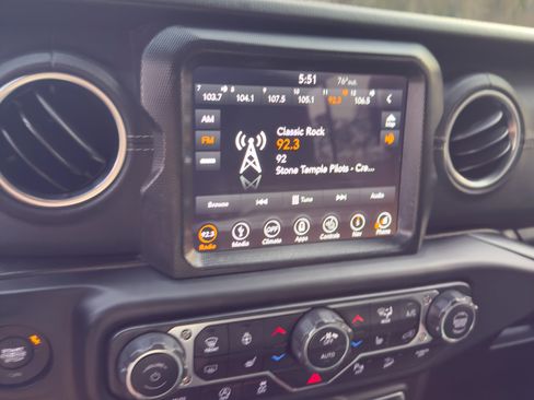 Used 2019 Jeep Wrangler Unlimited Sahara w/ Quick Order Package 24M Moab image 15